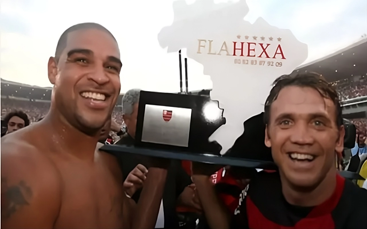Adriano Imperador e Petkovic comemoram o Hexa de 2009 do Flamengo no Maracanã