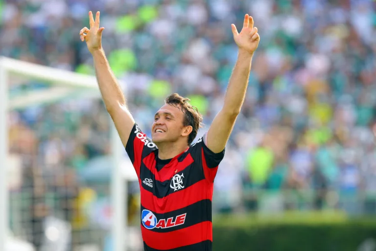 Petkovic marca gol olímpico na campanha do Hexa de 2009