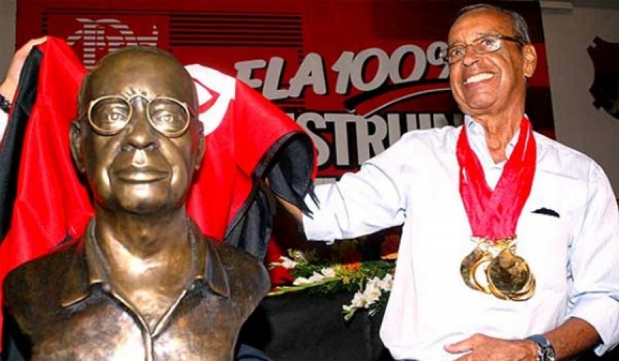 carlinhos no flamengo inaugura seu busto