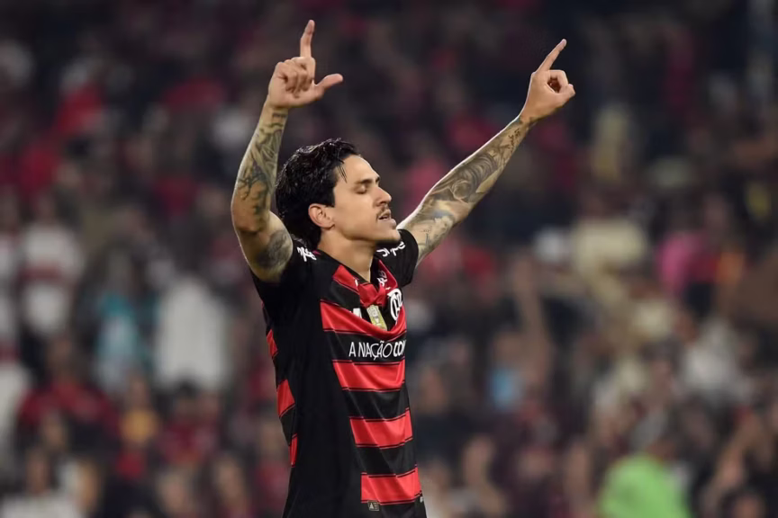 Pedro comemora gol em Flamengo x Vitória — Foto: Alexandre Durão